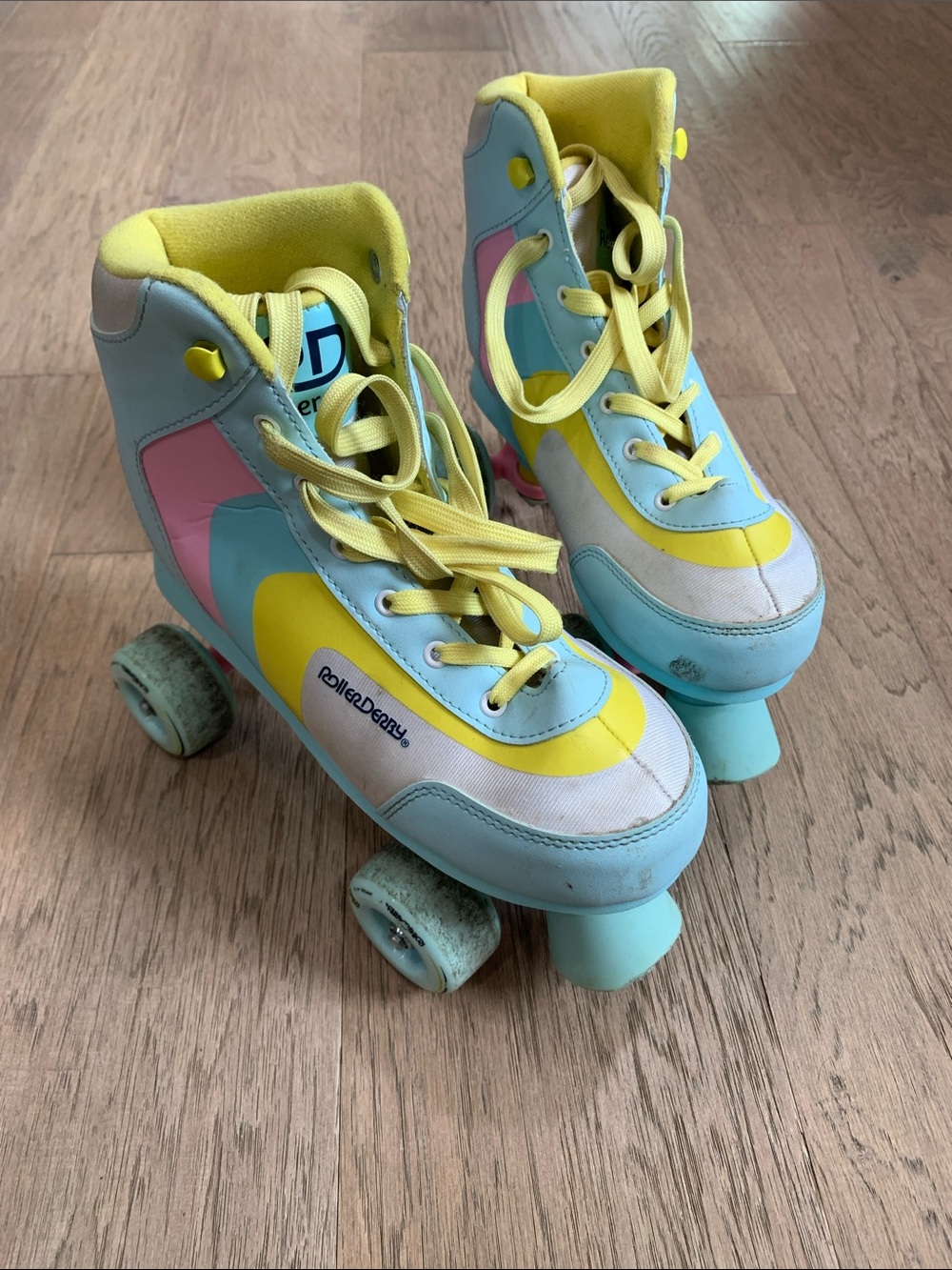Roller Derby Quad Star Adjustable Youth Skates for Women and Girls, Size 3-6